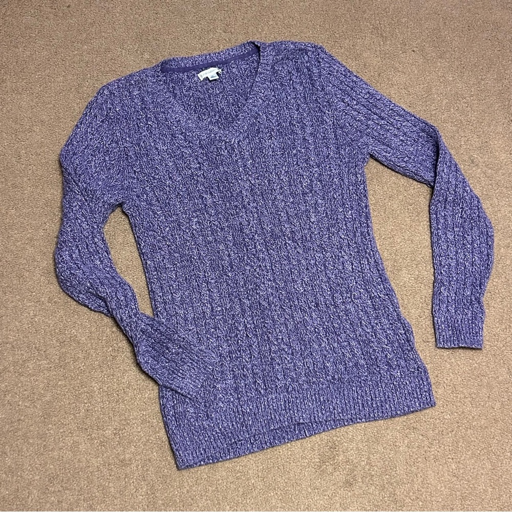 Women’s Croft & Barrow size Med Purple V-Neck Sweater Long Sleeved